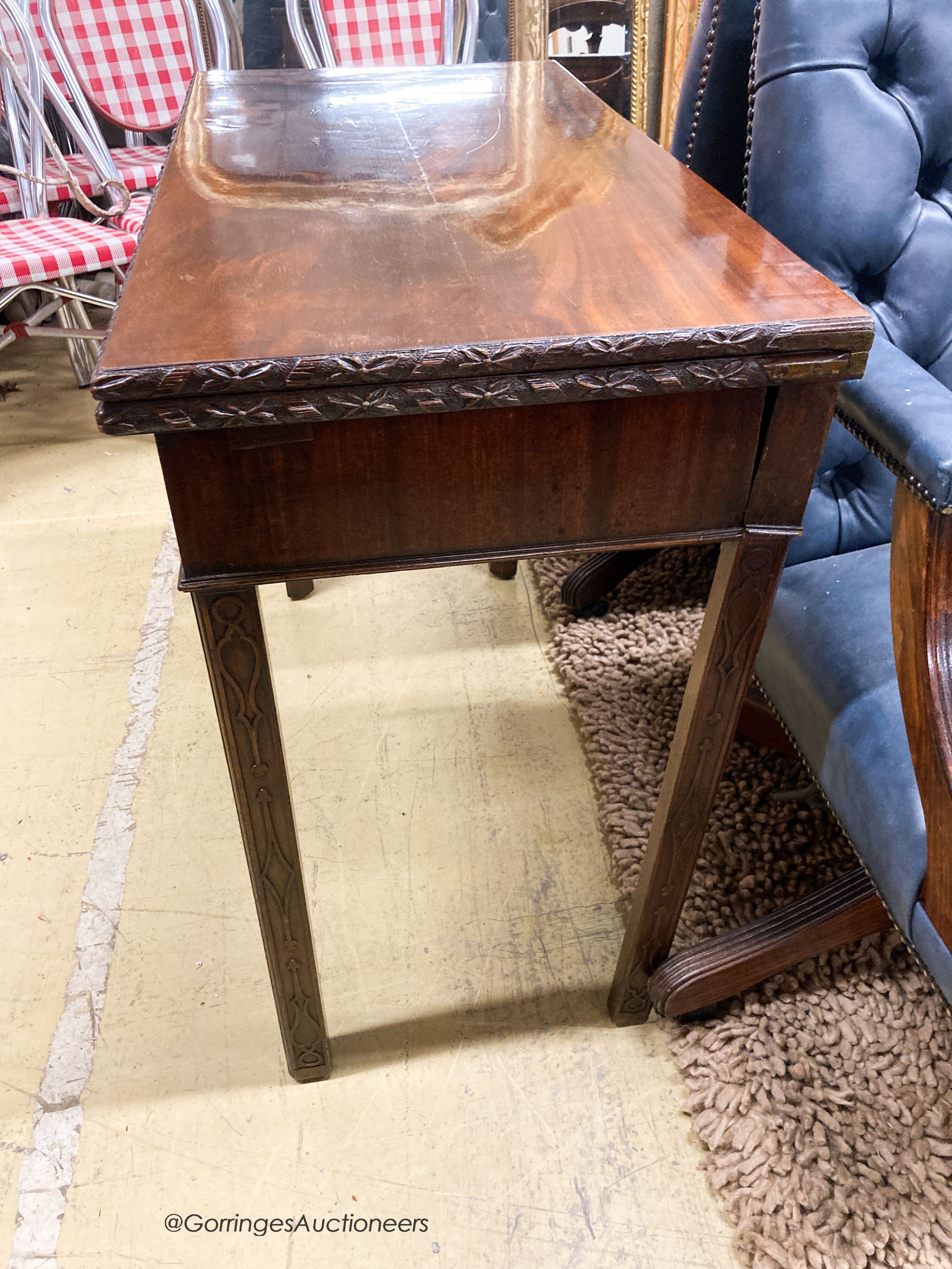 A George III rectangular mahogany concertina card table, W.93cm D.46cm H.76cm